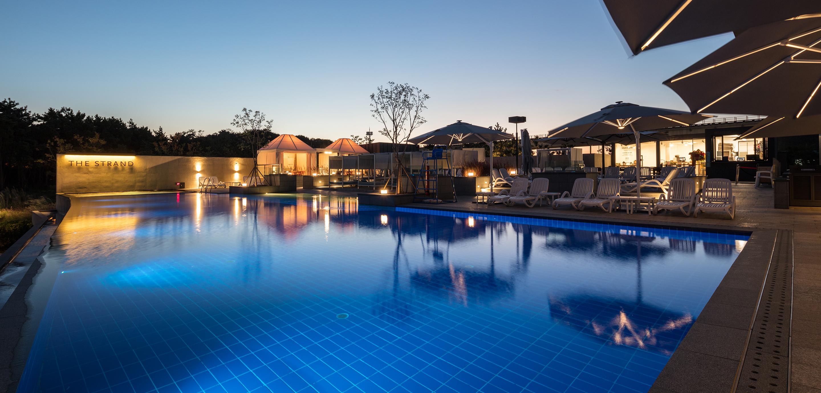 Nest Hotel Incheon Luaran gambar The swimming pool at the hotel