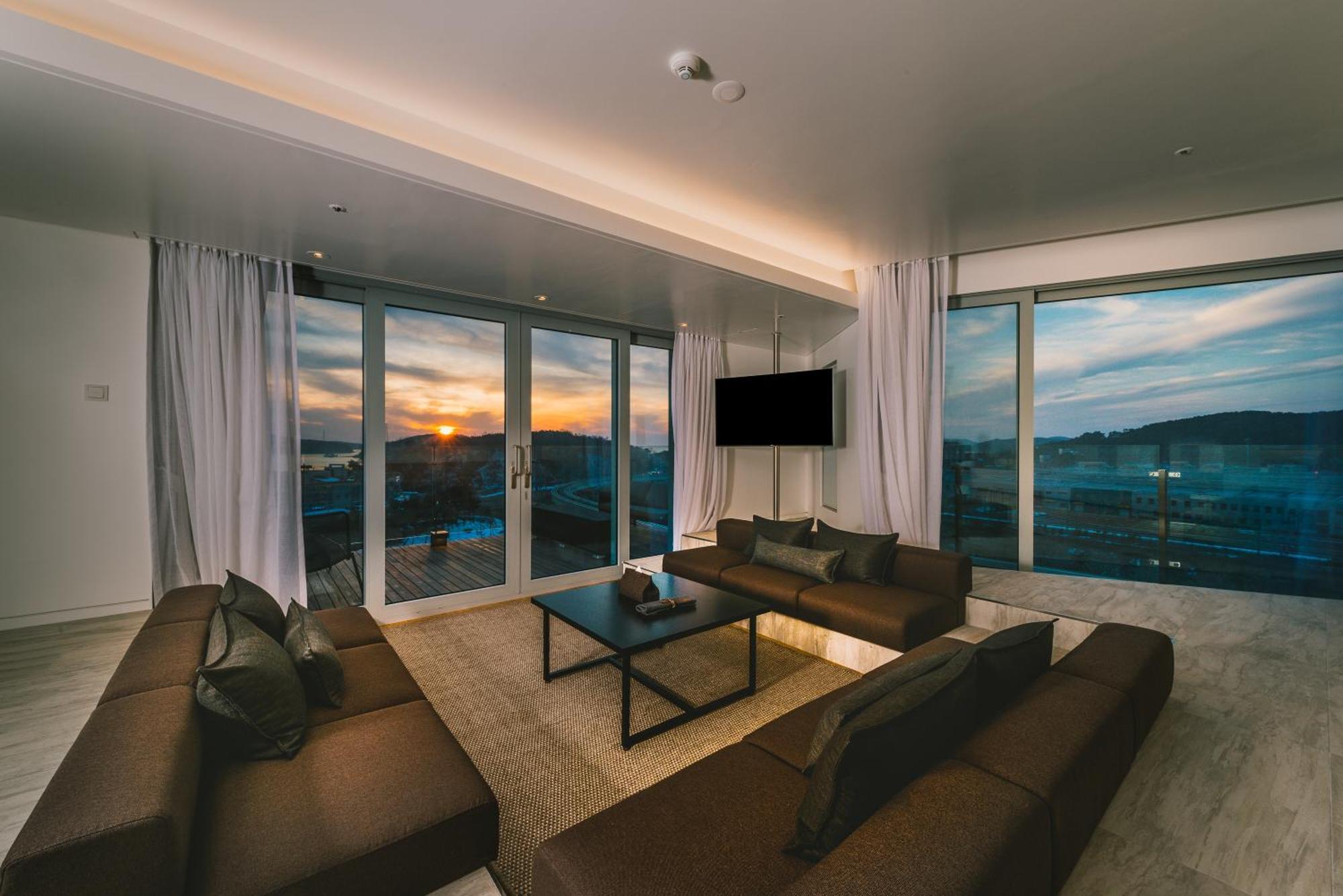 Nest Hotel Incheon Luaran gambar A living room at the Ritz-Carlton
