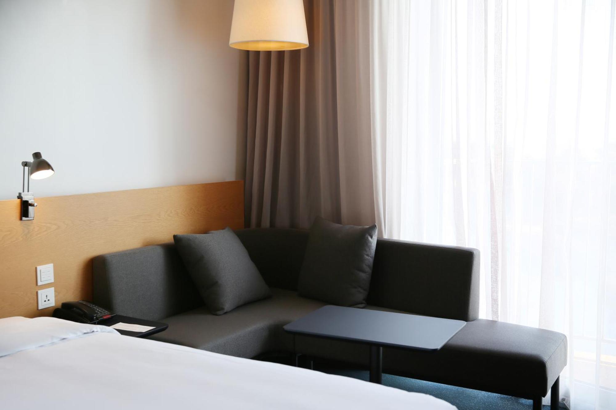 Nest Hotel Incheon Luaran gambar A sofa bed