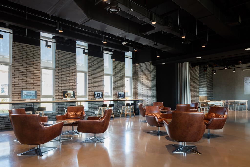 Nest Hotel Incheon Luaran gambar The library at the University of Michigan's Taubman School of Public Policy and Governance