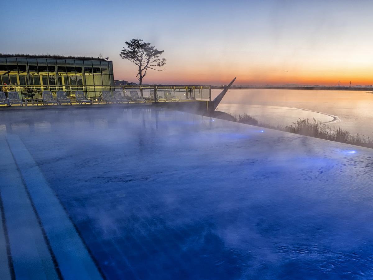 Nest Hotel Incheon Luaran gambar The Sky Bar at the top of the hotel