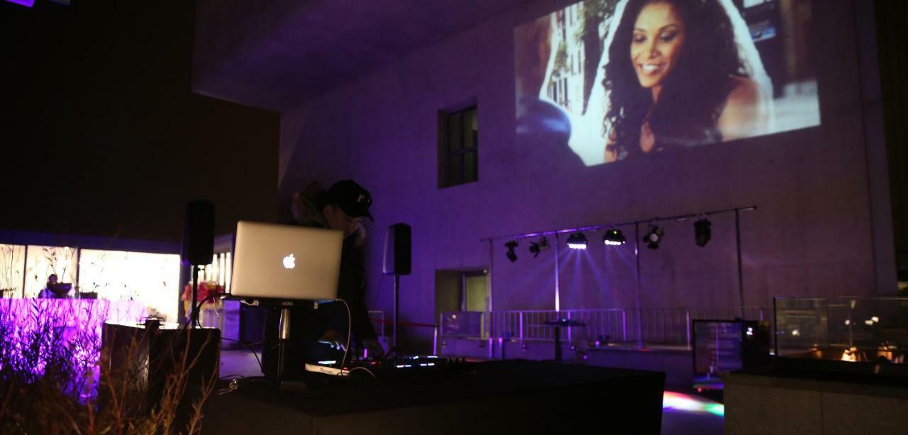 Nest Hotel Incheon Luaran gambar DJ performing at a wedding